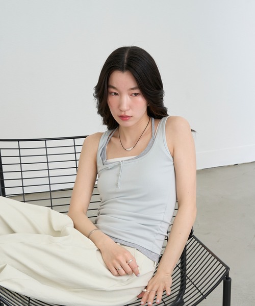 NUJOH(ヌゾ)の「Layered Strap Slim Tank Top / レイヤードストラップスリムタンクトップ(タンクトップ・レディース・ピンク/ライトブルー/アイボリー/グレー・FREE)」の7枚目の写真