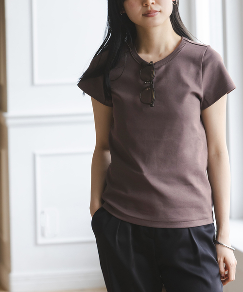 Noble(ノーブル)の「《追加》スビンコットンスムースコンパクトTシャツ2(Tシャツ/カットソー・レディース・ベージュ/チョコ/ブラック/ライトグリーン/ホワイト・FREE)」の6枚目の写真