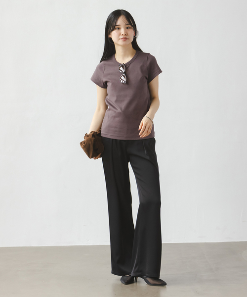 Noble(ノーブル)の「《追加》スビンコットンスムースコンパクトTシャツ2(Tシャツ/カットソー・レディース・ベージュ/チョコ/ブラック/ライトグリーン/ホワイト・FREE)」の7枚目の写真