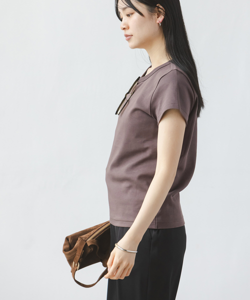 Noble(ノーブル)の「《追加》スビンコットンスムースコンパクトTシャツ2(Tシャツ/カットソー・レディース・ベージュ/チョコ/ブラック/ライトグリーン/ホワイト・FREE)」の10枚目の写真