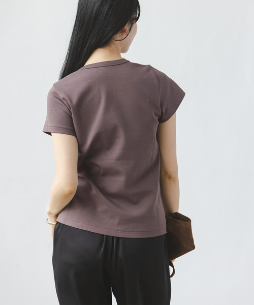 Noble(ノーブル)の「《追加》スビンコットンスムースコンパクトTシャツ2(Tシャツ/カットソー・レディース・ベージュ/チョコ/ブラック/ライトグリーン/ホワイト・FREE)」の11枚目の写真