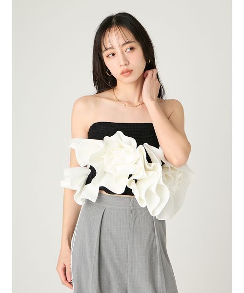 FRAY I.D（フレイアイディー）の「フラワーペプラムニットベアトップス（ニット/セーター・レディース・ブラック/マルチ/レッド・F）」の8枚目の写真