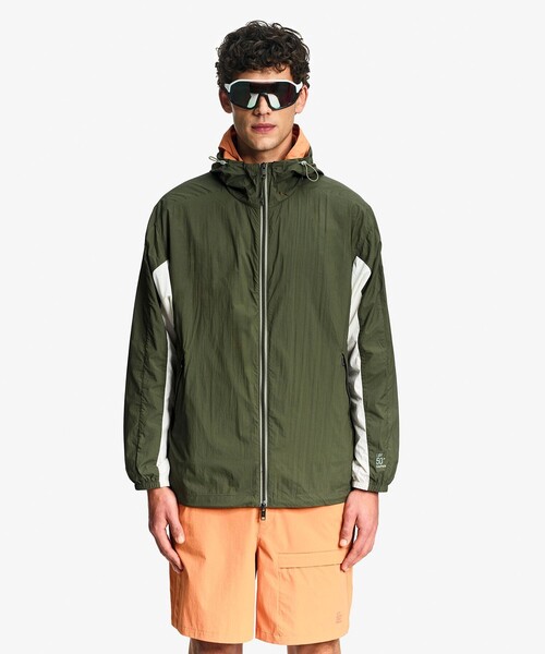 AIGLE(エーグル)の「【UPF50+ SolarPack】 UVカット ソーラーパック パッカブル フーデッドジャケット(ナイロンジャケット・メンズ・パープル/モスグリーン/レッド・L/S/M/XL/XS)」の5枚目の写真