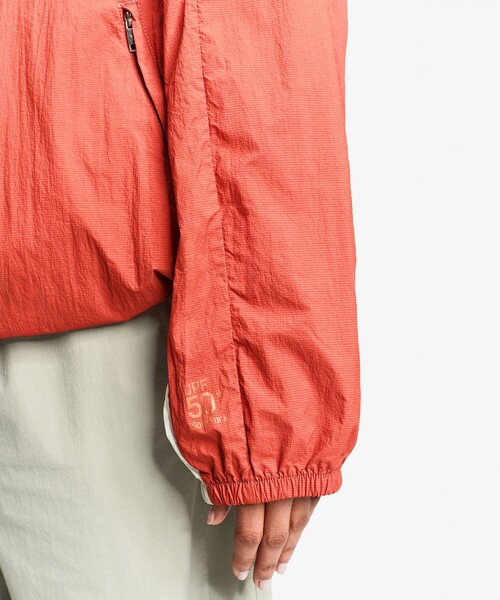 AIGLE(エーグル)の「【UPF50+ SolarPack】 UVカット ソーラーパック パッカブル フーデッドジャケット(ナイロンジャケット・メンズ・パープル/モスグリーン/レッド・L/S/M/XL/XS)」の16枚目の写真