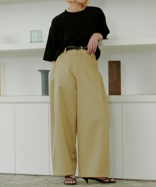 MIESROHE(ミースロエ)の「ハイクオリティECOチノパンツ(その他パンツ・レディース・ベージュ/ブラック・1/0)」の1枚目の写真