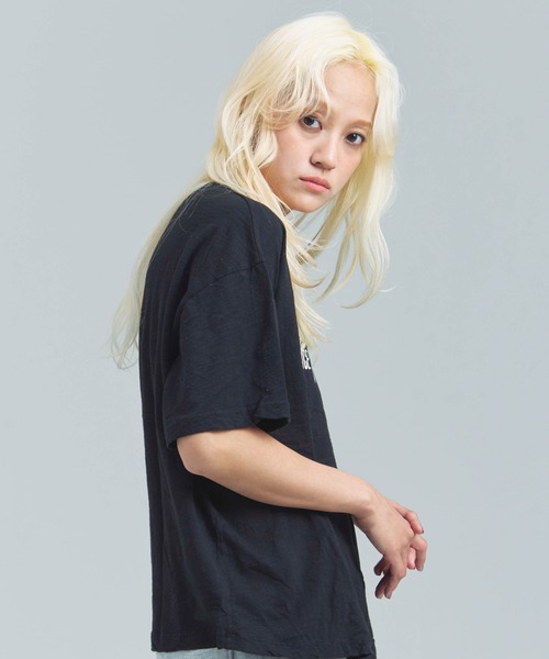 JACKROSE(ジャックローズ)の「JE-クロップド丈・ロゴSSTEE(Tシャツ/カットソー・メンズ・ブラック/レッド/グレー・FREE)」の5枚目の写真