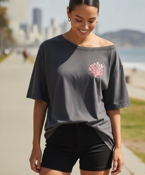 BILLABONG(ビラボン)の「BILLABONG ウィメンズ OFF SHOULDER CORAL LOOSE FIT TEE Tシャツ 【2026年夏モデル】(Tシャツ/カットソー・レディース・パープル系その他/ブルー系その他/オフホワイト/ホワイト・MEDIUM)」の3枚目の写真