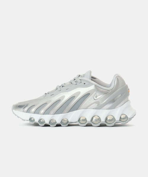 NIKE(ナイキ)の「NIKE W AIR MAX DN8 HF5509-001(スニーカー・レディース・シルバー・25cm/24.5cm/24cm/23.5cm/23cm)」の1枚目の写真