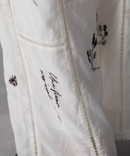 MAYSON GREY(メイソングレイ)の「【40周年限定】パッチワーク刺繍イージーワイドパンツ(その他パンツ・レディース・アイボリー/パープル系その他・M)」の5枚目の写真
