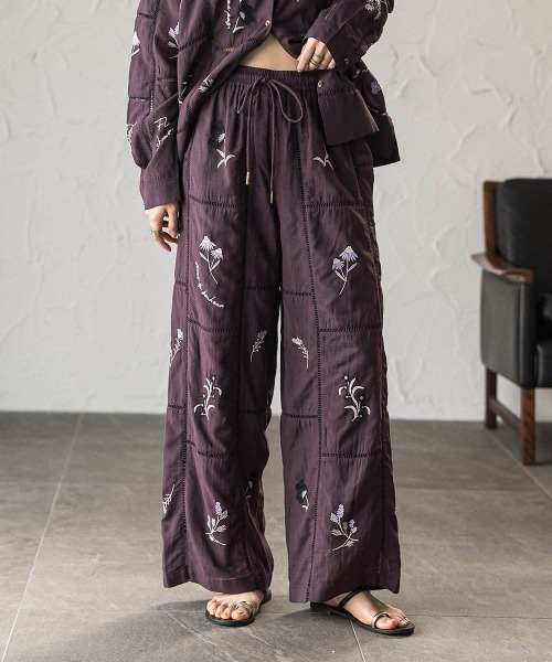 MAYSON GREY(メイソングレイ)の「【40周年限定】パッチワーク刺繍イージーワイドパンツ(その他パンツ・レディース・アイボリー/パープル系その他・M)」の22枚目の写真
