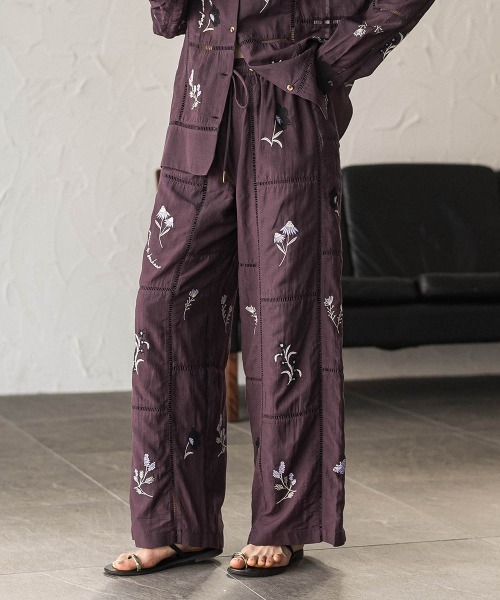 MAYSON GREY(メイソングレイ)の「【40周年限定】パッチワーク刺繍イージーワイドパンツ(その他パンツ・レディース・アイボリー/パープル系その他・M)」の19枚目の写真