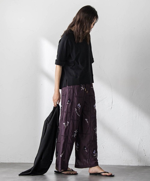 MAYSON GREY(メイソングレイ)の「【40周年限定】パッチワーク刺繍イージーワイドパンツ(その他パンツ・レディース・アイボリー/パープル系その他・M)」の13枚目の写真