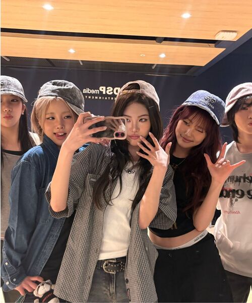 ABEEHUMS(アビハムズ)の「ペインテッドスモークウォッシング半袖Tシャツ ABH365-101 グレー(Tシャツ/カットソー・レディース・グレー・FREE)」の4枚目の写真