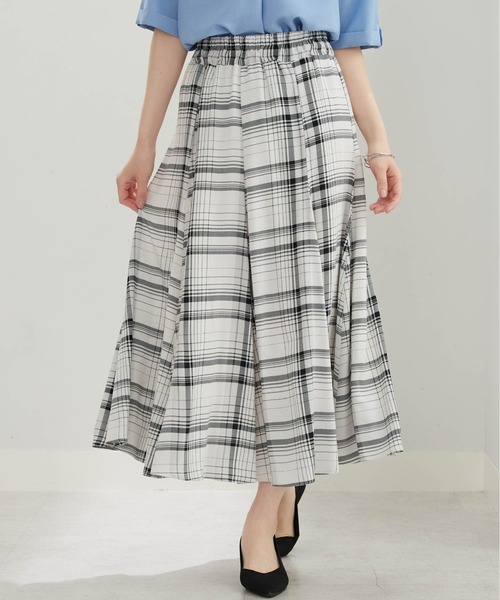 BELLUNA PLUS(ベルーナ)の「レーヨン素材プリントフレアースカート(スカート・レディース・ドット/ホワイト系・X-LARGE/LARGE/MEDIUM/SMALL)」の4枚目の写真