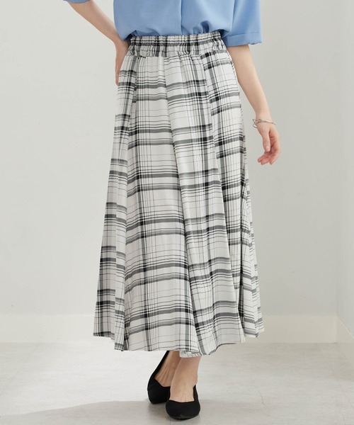 BELLUNA PLUS(ベルーナ)の「レーヨン素材プリントフレアースカート(スカート・レディース・ドット/ホワイト系・X-LARGE/LARGE/MEDIUM/SMALL)」の5枚目の写真