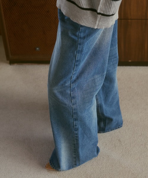 ELTONE(エルトーン)の「ルーズワイドデニムパンツ(デニムパンツ・レディース・ブルー・S/M)」の6枚目の写真
