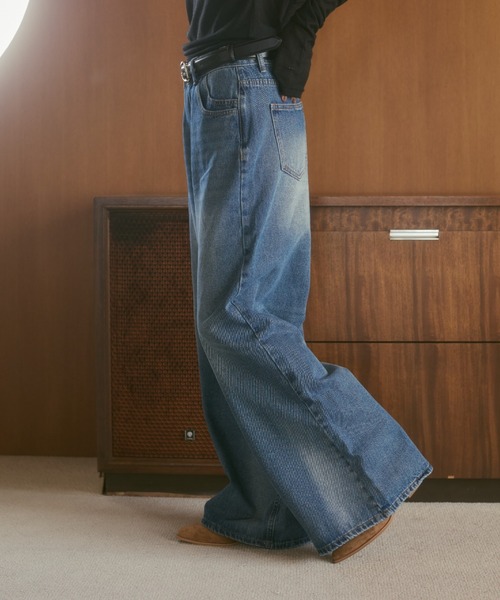 ELTONE(エルトーン)の「ルーズワイドデニムパンツ(デニムパンツ・レディース・ブルー・S/M)」の3枚目の写真