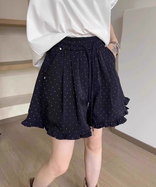 &soiree(アンドソワレ)の「裾フリル付きイージーショートパンツ(その他パンツ・レディース・ブラック系その他/ブラック・MEDIUM/LARGE/X-LARGE)」の2枚目の写真