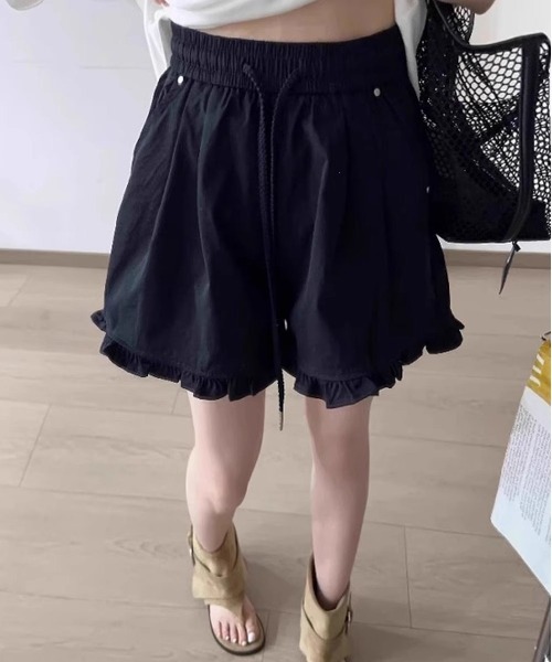 &soiree(アンドソワレ)の「裾フリル付きイージーショートパンツ(その他パンツ・レディース・ブラック系その他/ブラック・MEDIUM/LARGE/X-LARGE)」の1枚目の写真