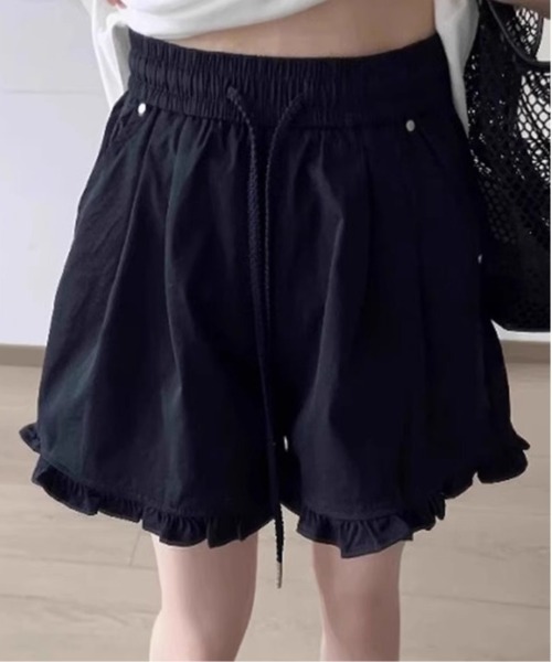 &soiree(アンドソワレ)の「裾フリル付きイージーショートパンツ(その他パンツ・レディース・ブラック系その他/ブラック・MEDIUM/LARGE/X-LARGE)」の4枚目の写真