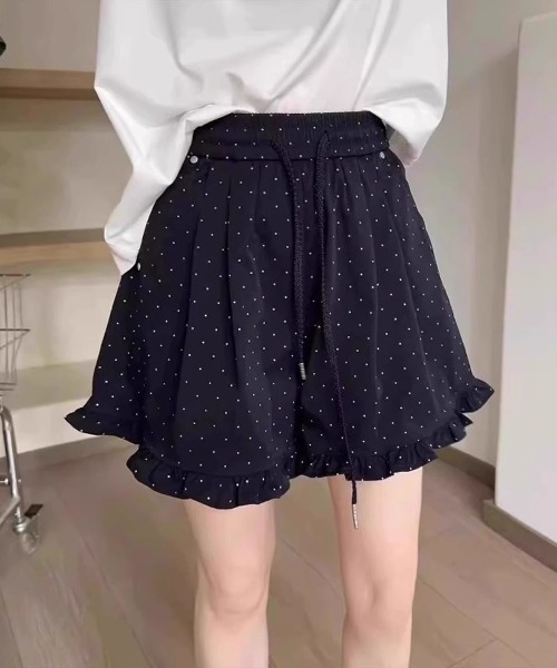 &soiree(アンドソワレ)の「裾フリル付きイージーショートパンツ(その他パンツ・レディース・ブラック系その他/ブラック・MEDIUM/LARGE/X-LARGE)」の5枚目の写真