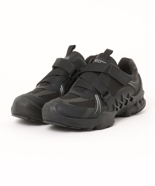ECCO(エコー)の「ECCO 簡単着脱 BIOM AEX W レディース ストラップスニーカー(ドレスシューズ・レディース・ブラック・37)」の1枚目の写真