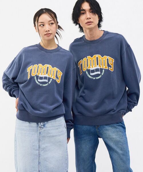 tommy jeans(トミー ジーンズ)の「リラックスバーシティクレストクルーネックトレーナー(スウェット・メンズ・ネイビー/グリーン系その他4・LARGE/X-LARGE/MEDIUM/SMALL)」の1枚目の写真