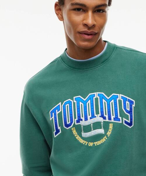 tommy jeans(トミー ジーンズ)の「リラックスバーシティクレストクルーネックトレーナー(スウェット・メンズ・ネイビー/グリーン系その他4・LARGE/X-LARGE/MEDIUM/SMALL)」の19枚目の写真
