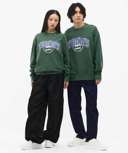 tommy jeans(トミー ジーンズ)の「リラックスバーシティクレストクルーネックトレーナー(スウェット・メンズ・ネイビー/グリーン系その他4・LARGE/X-LARGE/MEDIUM/SMALL)」の21枚目の写真