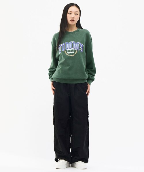 tommy jeans(トミー ジーンズ)の「リラックスバーシティクレストクルーネックトレーナー(スウェット・メンズ・ネイビー/グリーン系その他4・LARGE/X-LARGE/MEDIUM/SMALL)」の22枚目の写真