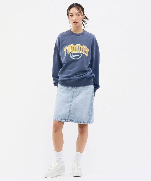 tommy jeans(トミー ジーンズ)の「リラックスバーシティクレストクルーネックトレーナー(スウェット・メンズ・ネイビー/グリーン系その他4・LARGE/X-LARGE/MEDIUM/SMALL)」の7枚目の写真