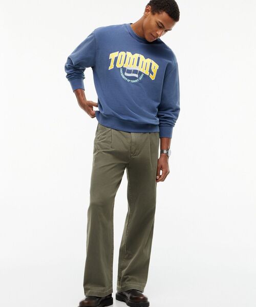 tommy jeans(トミー ジーンズ)の「リラックスバーシティクレストクルーネックトレーナー(スウェット・メンズ・ネイビー/グリーン系その他4・LARGE/X-LARGE/MEDIUM/SMALL)」の9枚目の写真