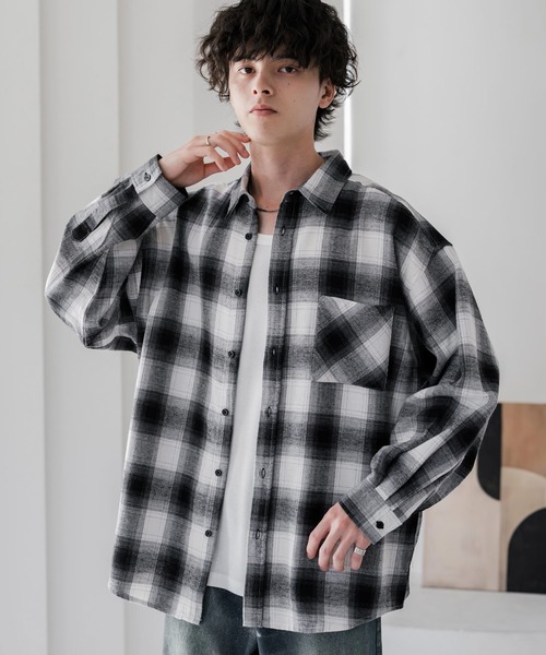 Rocky Monroe(ロッキーモンロー)の「新色追加 オーバーサイズレギュラーカラー長袖ビエラネルシャツ チェック柄/オンブレチェック/無地(シャツ/ブラウス・メンズ・ブラック系2/ネイビー系1/グレー/ブラック系/ブラック/ブラック系1/レッド系/ベージュ系/ネイビー系/アイボリー/ブラック系3/ブラウン系/ホワイト系/ブラウン/ネイビー/ブラウン系1・L/XL/M)」の3枚目の写真