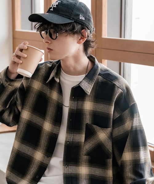Rocky Monroe(ロッキーモンロー)の「新色追加 オーバーサイズレギュラーカラー長袖ビエラネルシャツ チェック柄/オンブレチェック/無地(シャツ/ブラウス・メンズ・ブラック系2/ネイビー系1/グレー/ブラック系/ブラック/ブラック系1/レッド系/ベージュ系/ネイビー系/アイボリー/ブラック系3/ブラウン系/ホワイト系/ブラウン/ネイビー/ブラウン系1・L/XL/M)」の1枚目の写真