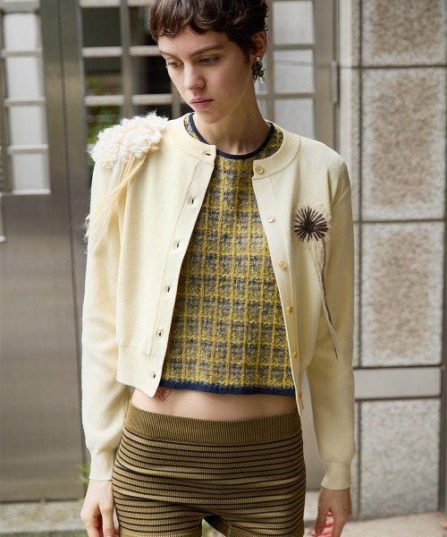 leinwande(ラインヴァンド)の「Botanical Embroidery Cardigan / ボタニカルエンブロイダリーカーディガン(カーディガン/ボレロ・レディース・GRAY/Yellow/Black・ONE SIZE)」の3枚目の写真