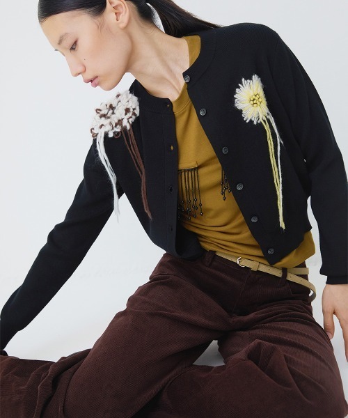 leinwande(ラインヴァンド)の「Botanical Embroidery Cardigan / ボタニカルエンブロイダリーカーディガン(カーディガン/ボレロ・レディース・GRAY/Yellow/Black・ONE SIZE)」の4枚目の写真