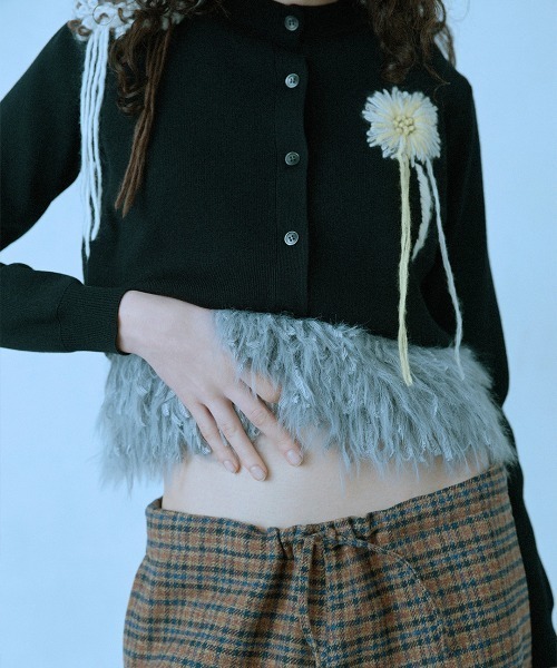 leinwande(ラインヴァンド)の「Botanical Embroidery Cardigan / ボタニカルエンブロイダリーカーディガン(カーディガン/ボレロ・レディース・GRAY/Yellow/Black・ONE SIZE)」の5枚目の写真