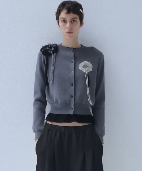 leinwande(ラインヴァンド)の「Botanical Embroidery Cardigan / ボタニカルエンブロイダリーカーディガン(カーディガン/ボレロ・レディース・GRAY/Yellow/Black・ONE SIZE)」の6枚目の写真