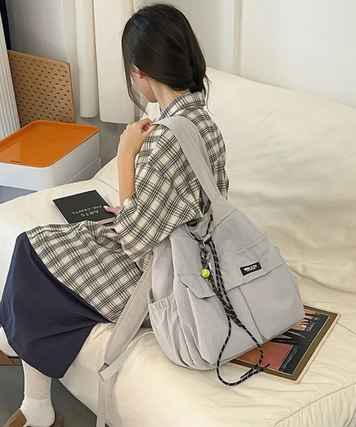 STYLEBLOCK(スタイルブロック)の「大容量2WAYナイロン巾着ショルダーバッグ/リュック/バックパック/A4サイズ対応(ショルダーバッグ・レディース・ライトグレー/カーキ/ブラック・FREE)」の12枚目の写真