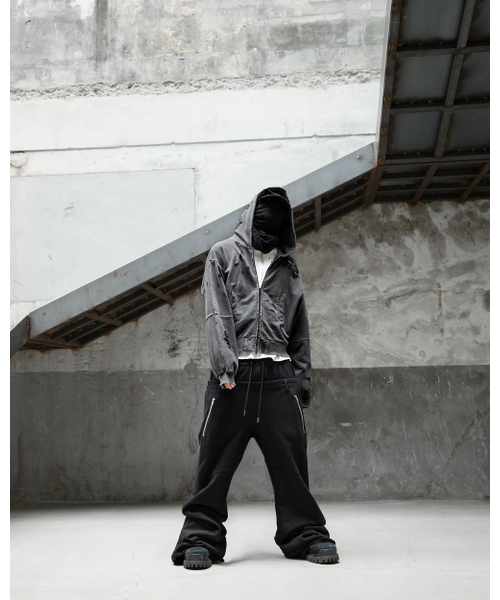 ROARINGRAD(ロアリングラド)の「デミジクロップフードジップアップブラック(パーカー・レディース・その他・MEDIUM/LARGE)」の2枚目の写真