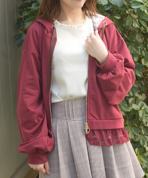 axes femme(アクシーズファム)の「裾レースショートパーカー(カーディガン/ボレロ・レディース・キナリ/ワイン/チャコール・FREE)」の3枚目の写真