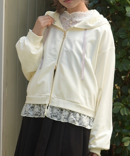 axes femme(アクシーズファム)の「裾レースショートパーカー(カーディガン/ボレロ・レディース・キナリ/ワイン/チャコール・FREE)」の1枚目の写真