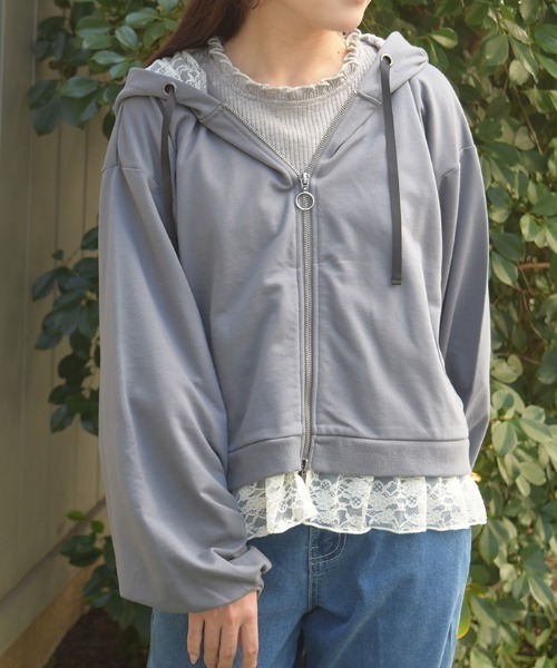 axes femme(アクシーズファム)の「裾レースショートパーカー(カーディガン/ボレロ・レディース・キナリ/ワイン/チャコール・FREE)」の4枚目の写真