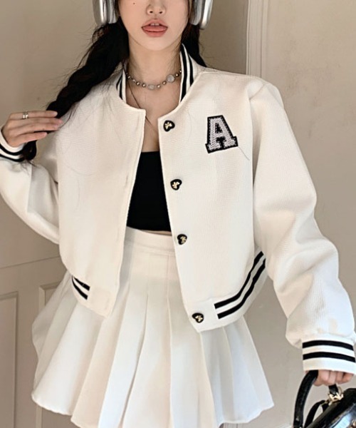 ＆soiree（アンドソワレ）の「ワッペンデザインラインリブスタジャン（スタジャン・レディース・オフホワイト・MEDIUM/LARGE/X-LARGE/SMALL）」の2枚目の写真