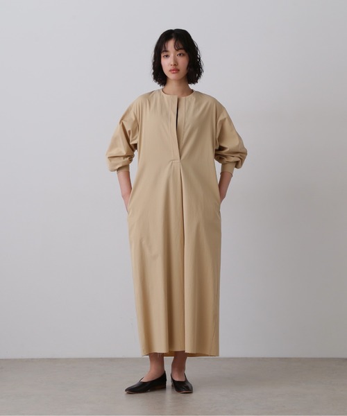 YLEVE(イレーヴ)の「YLEVE / OMI BLEACHED COTTON TWILL ONE PIECE(ワンピース・レディース・ベージュ/ブラック・1/0)」の2枚目の写真