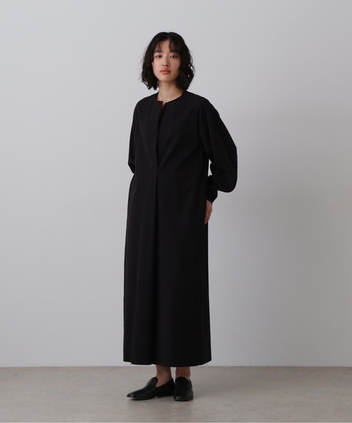 YLEVE(イレーヴ)の「YLEVE / OMI BLEACHED COTTON TWILL ONE PIECE(ワンピース・レディース・ベージュ/ブラック・1/0)」の1枚目の写真