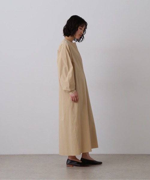 YLEVE(イレーヴ)の「YLEVE / OMI BLEACHED COTTON TWILL ONE PIECE(ワンピース・レディース・ベージュ/ブラック・1/0)」の7枚目の写真