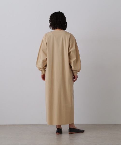 YLEVE(イレーヴ)の「YLEVE / OMI BLEACHED COTTON TWILL ONE PIECE(ワンピース・レディース・ベージュ/ブラック・1/0)」の8枚目の写真