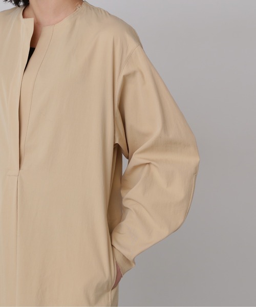 YLEVE(イレーヴ)の「YLEVE / OMI BLEACHED COTTON TWILL ONE PIECE(ワンピース・レディース・ベージュ/ブラック・1/0)」の11枚目の写真