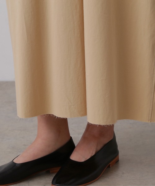 YLEVE(イレーヴ)の「YLEVE / OMI BLEACHED COTTON TWILL ONE PIECE(ワンピース・レディース・ベージュ/ブラック・1/0)」の14枚目の写真